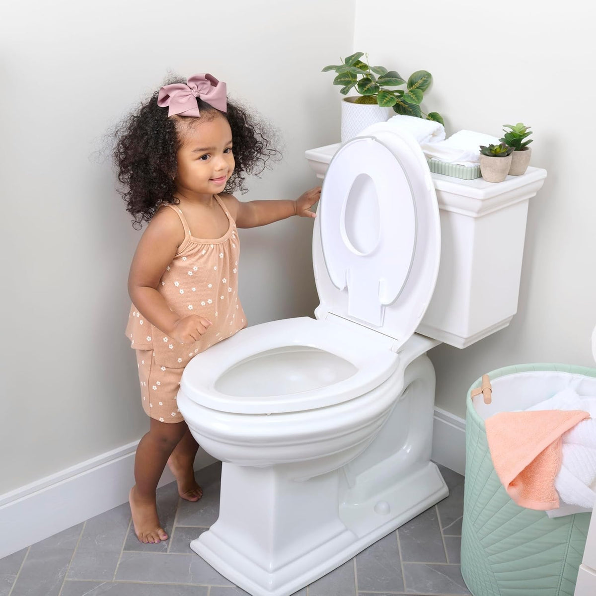 INGENUITY Flip & Sit toilet seat insert 18 m+ 23 kg