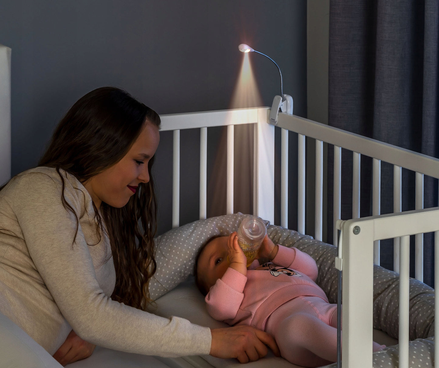 REER Mummy&Me LED-Nachtlicht mit flexiblem Schwanenhals und Klemme