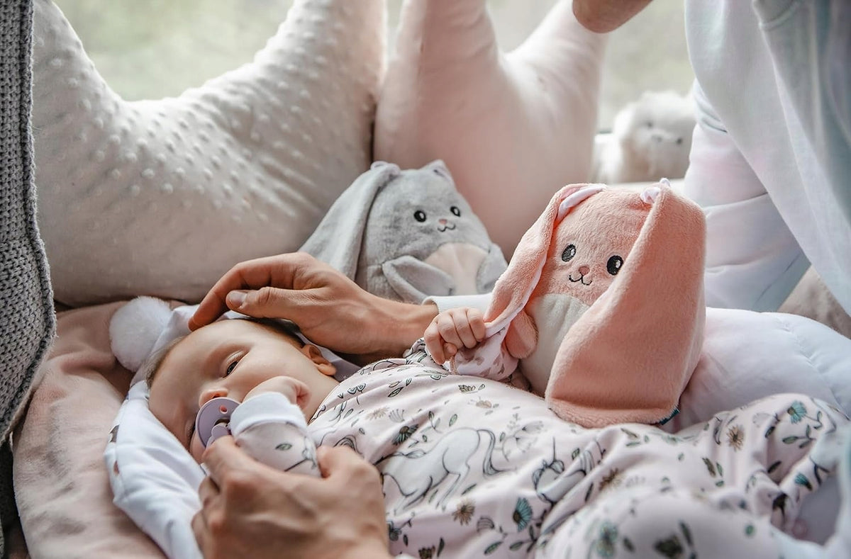 MyHummy szumiś przytulanka KRÓLIK 17 cm, różowy królik szumiś dla niemowląt, biały szum i miękka zabawka 0+