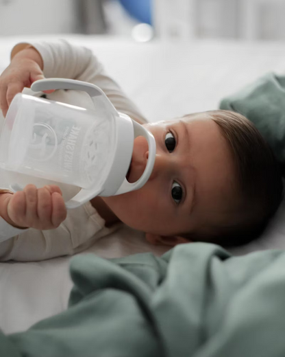 TWISTSHAKE Mini Cup kubek niekapek z ustnikiem i blenderem 230 ml 4 m+