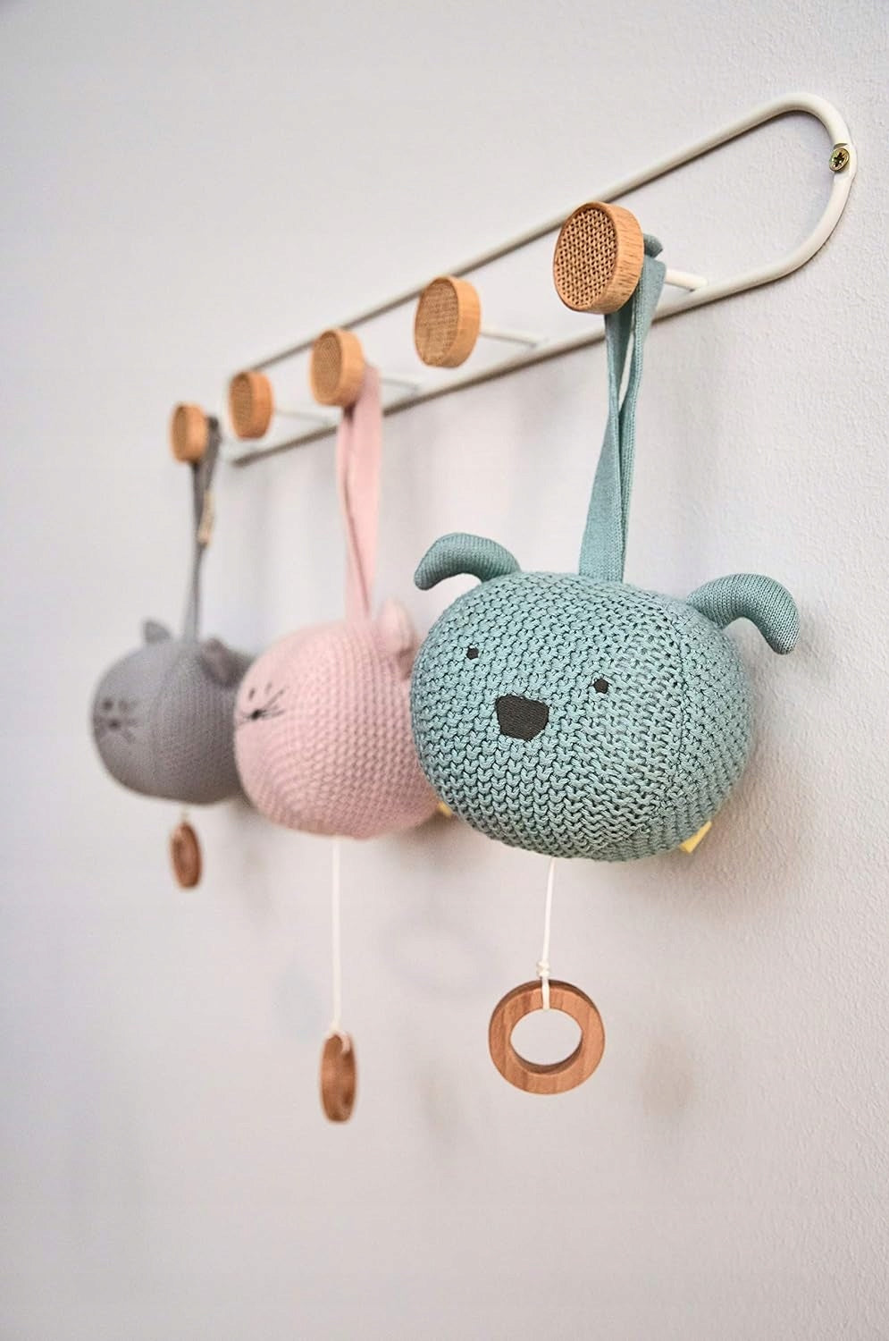 LASSIG Little Chums jucărie de pluș tricotată cu cutie muzicală CÂINE