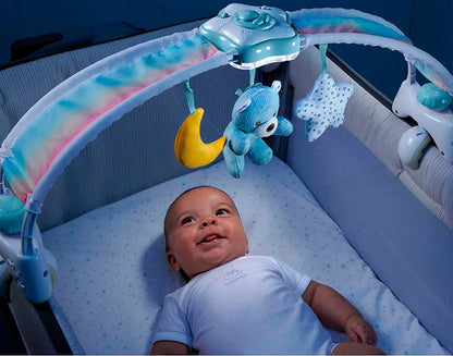 CHICCO Rainbow Sky 2w1 pałąk do wózka i pozytywka z lampką nocną, zawieszki nad niemowlęciem