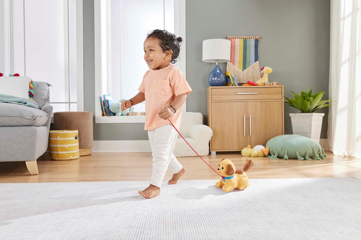 FISHER-PRICE Lil' Snoopy σκυλάκι για τράβηγμα 12 μηνών+