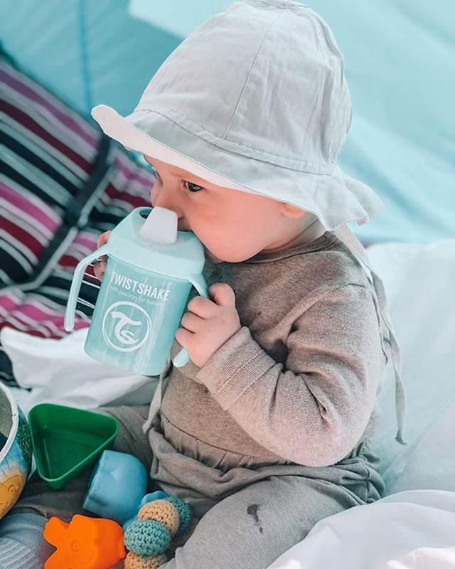 TWISTSHAKE Mini Cup kubek niekapek z ustnikiem i blenderem 230 ml 4 m+