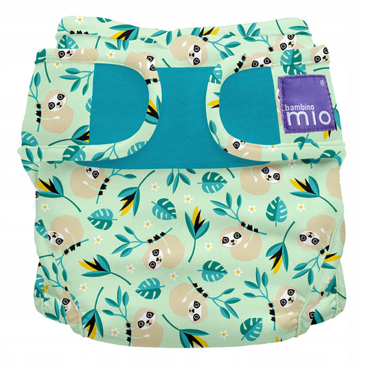 BAMBINO MIO otulacz na pieluchę <9kg z motywem leniwców i liści, wielorazowy otulacz do pieluchy