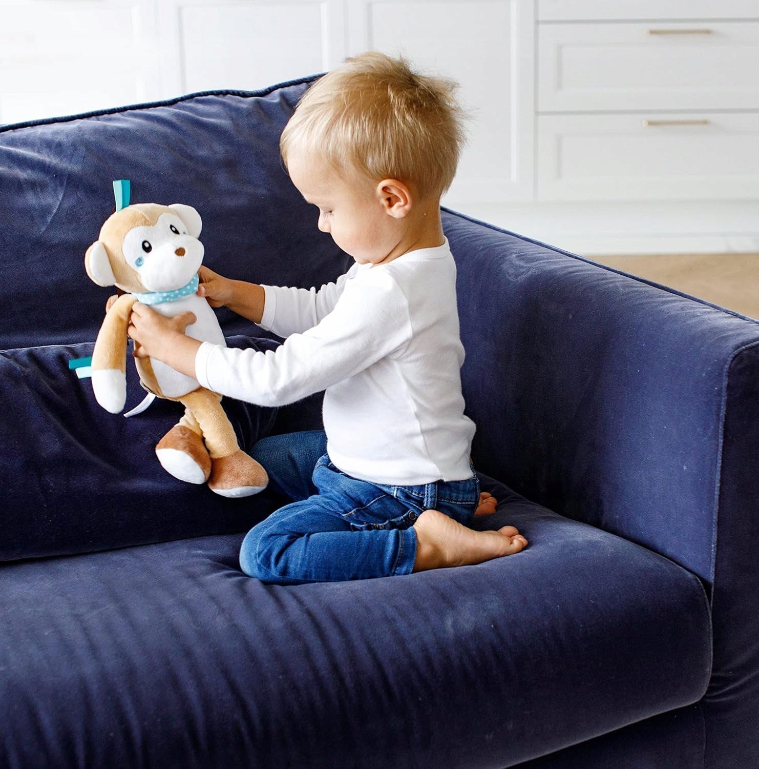 INNOGIO GIO-881 przytulanka ze światełkiem i 10 dźwiękami MAŁPA LUCY 35 cm