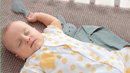 YOOCAA bib + wooden teether + muslin comforter set, 30 x 43 cm