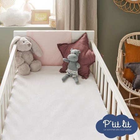Zdjęcie poglądowe ochraniacza Ptit Lit Éponge na materacu w łóżeczku