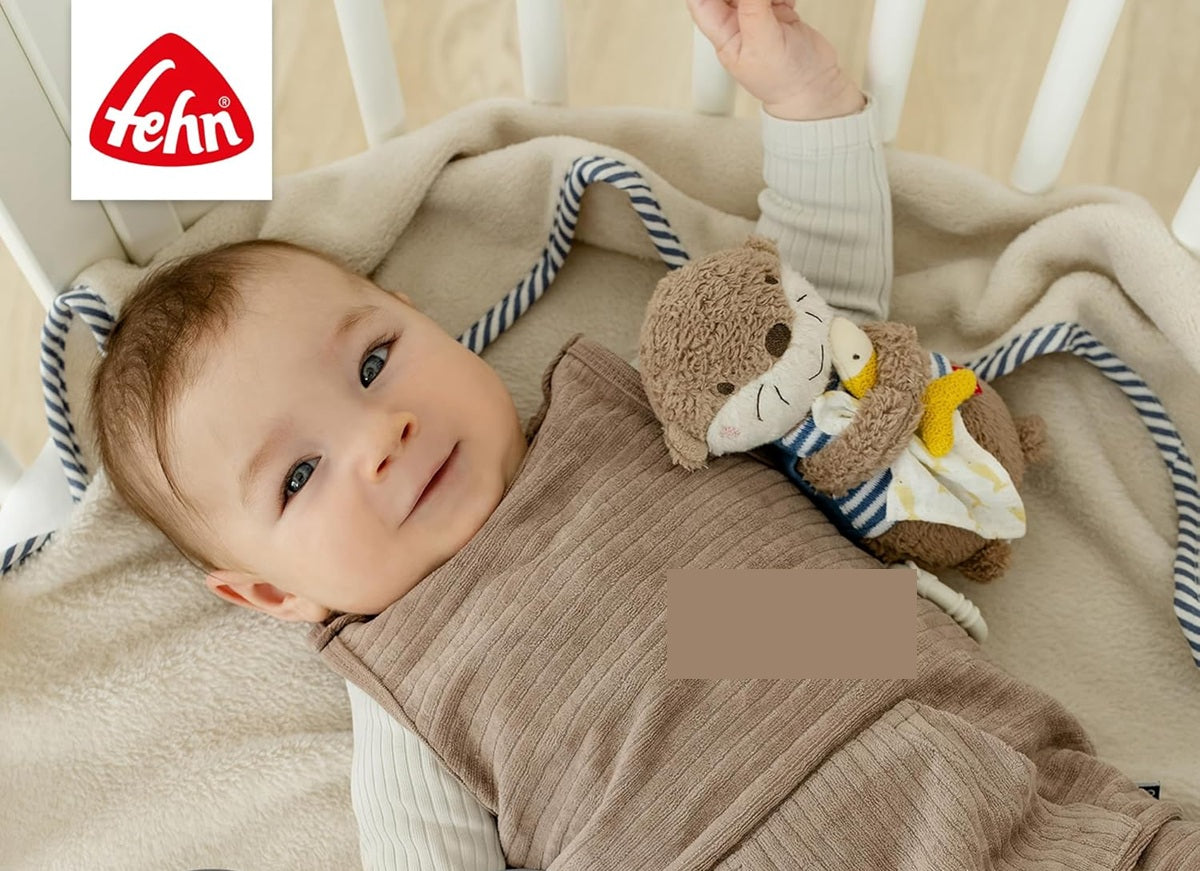 FEHN jucărie de pluș suspendată cu cutie muzicală VIDRĂ 17 cm, cântec de leagăn de Brahms