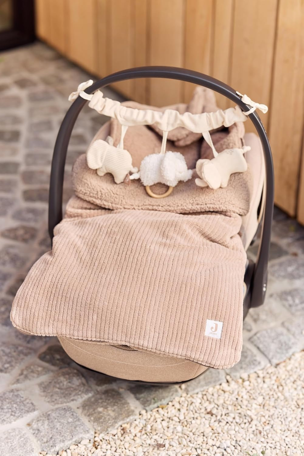 JOLLEIN Baumwoll-Anhänger-Kette für Kinderwagen und Babyschale ELEFANTEN