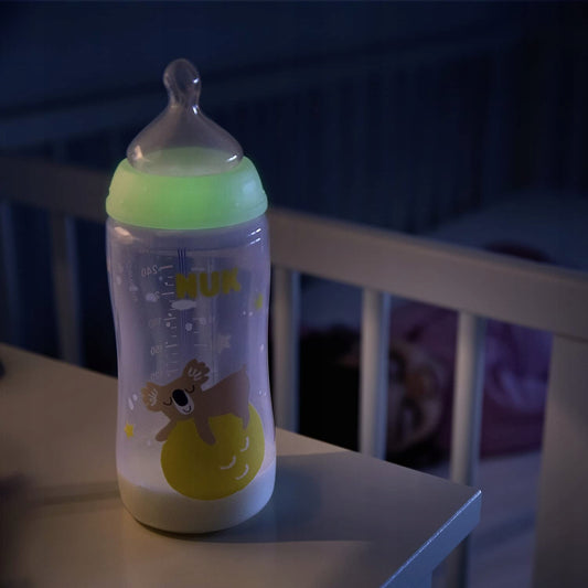 NUK First Choice+ No Colic NIGHTSet of 2x 300ml glow-in-the-dark bottles with temperature controlAge 6-18