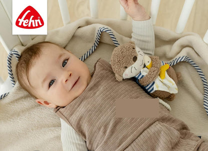 FEHN plyšová závesná hračka s hracou skrinkou VYDRA 17 cm Brahmsova uspávanka