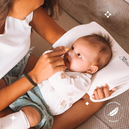 KOALA BABYCARE Μαξιλάρι μωρού + μαξιλαροθήκη ΠΡΟΛΑΜΒΑΝΕΙ την πλαγιοκεφαλία