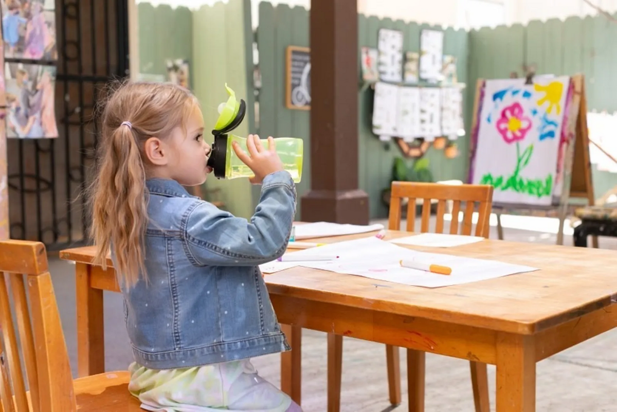CHICCO Kids Cup παγούρι με σκληρό στόμιο 350 ml 2 ετών+ γρήγορη ροή