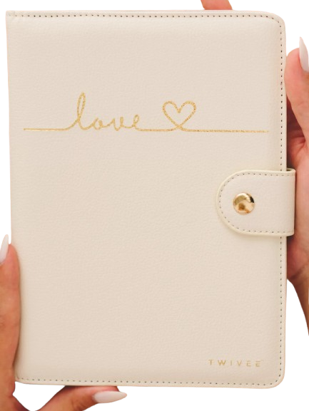 TWIVEE Love θήκη για κάρτα εγκυμοσύνης από τεχνητό δέρμα 15,5 x 21 cm