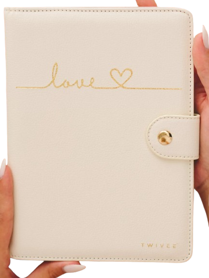 TWIVEE Love θήκη για κάρτα εγκυμοσύνης από τεχνητό δέρμα 15,5 x 21 cm