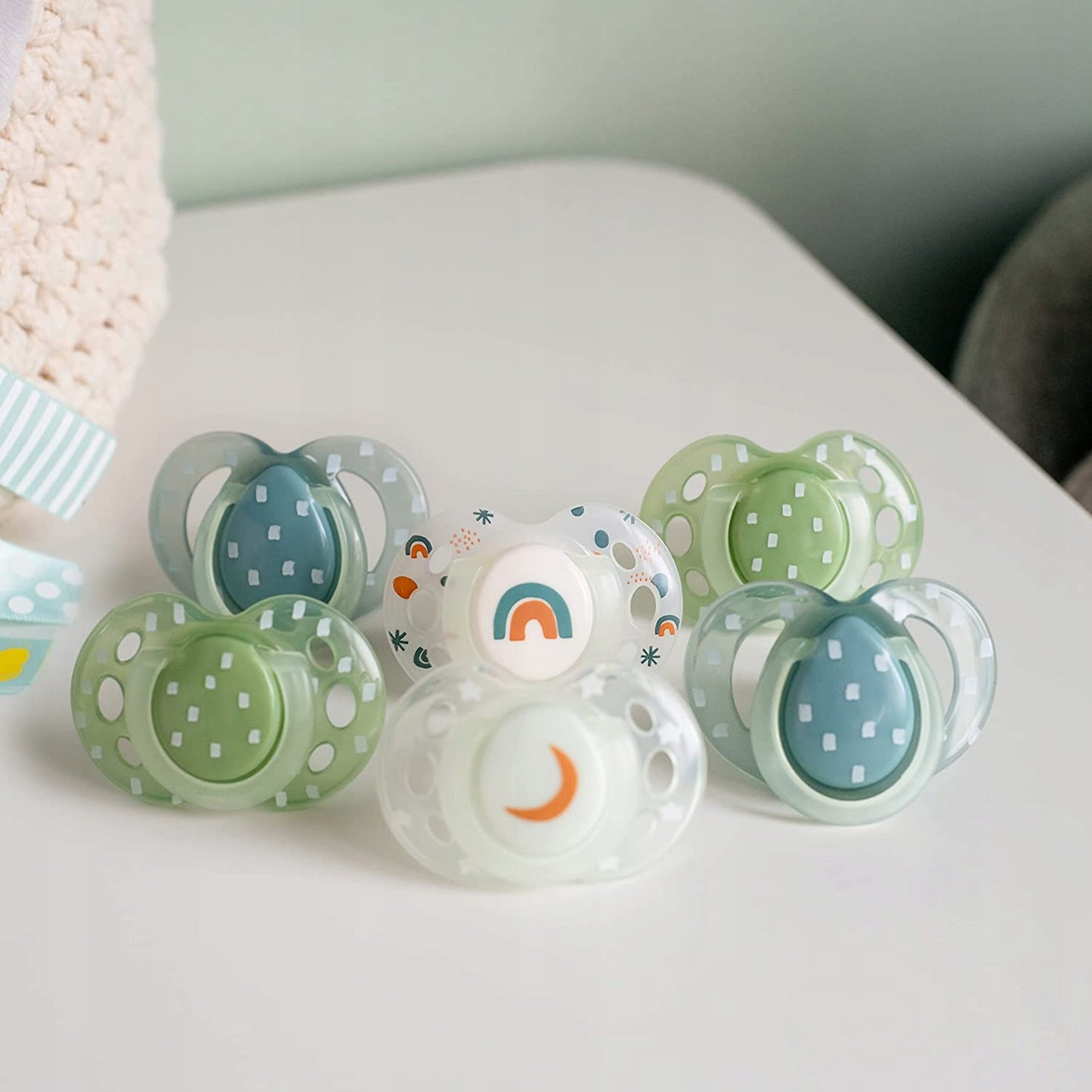 TOMMEE TIPPEE smoczki symetryczne x6 ŚWIECĄ 18-36