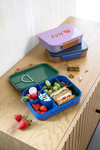 LÄSSIG Bento παιδικό δοχείο φαγητού με χωρίσματα 17 × 21 cm LITTLE GANG SMILE