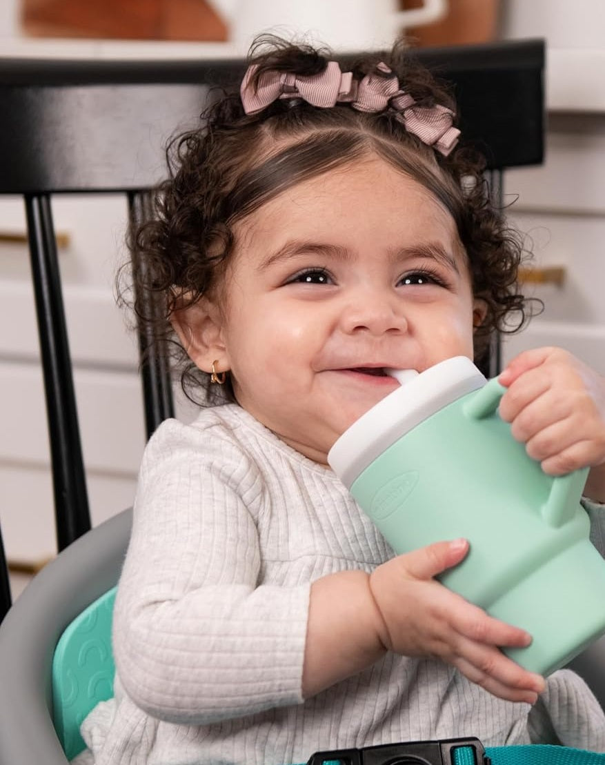 INFANTINO My 1st Tumbler σιλικόνιο εκπαιδευτικό ποτηράκι με στόμιο 266 ml 6+ μηνών
