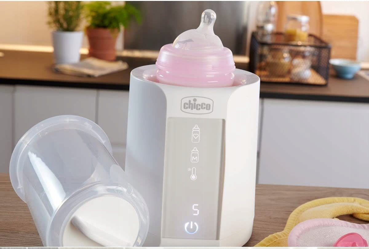 CHICCO podgrzewacz do butelek + sterylizator 2w1, biały cyfrowy model z butelką i akcesoriami