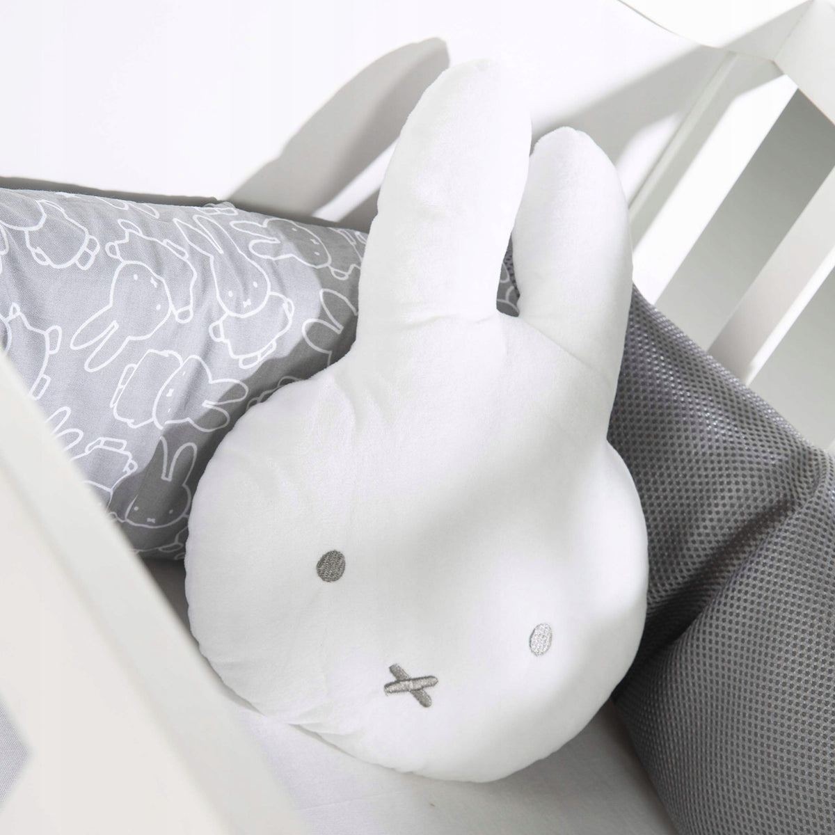 ROBA Miffy διακοσμητικό μαξιλάρι 30 x 20 εκ