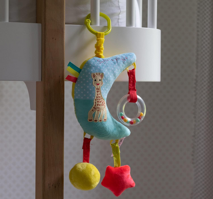 SOPHIE LA GIRAFE κρεμαστό μουσικό παιχνίδι καροτσιού και κούνιας 28 εκ. ΦΕΓΓΑΡΙ