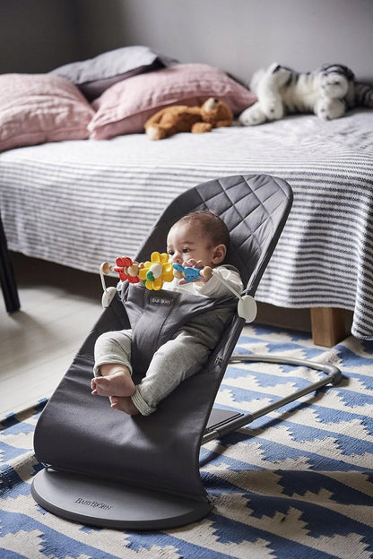 BABYBJORN Flying Friends ξύλινη και πλαστική μπάρα παιχνιδιών για ρηλάξ 31 εκ.