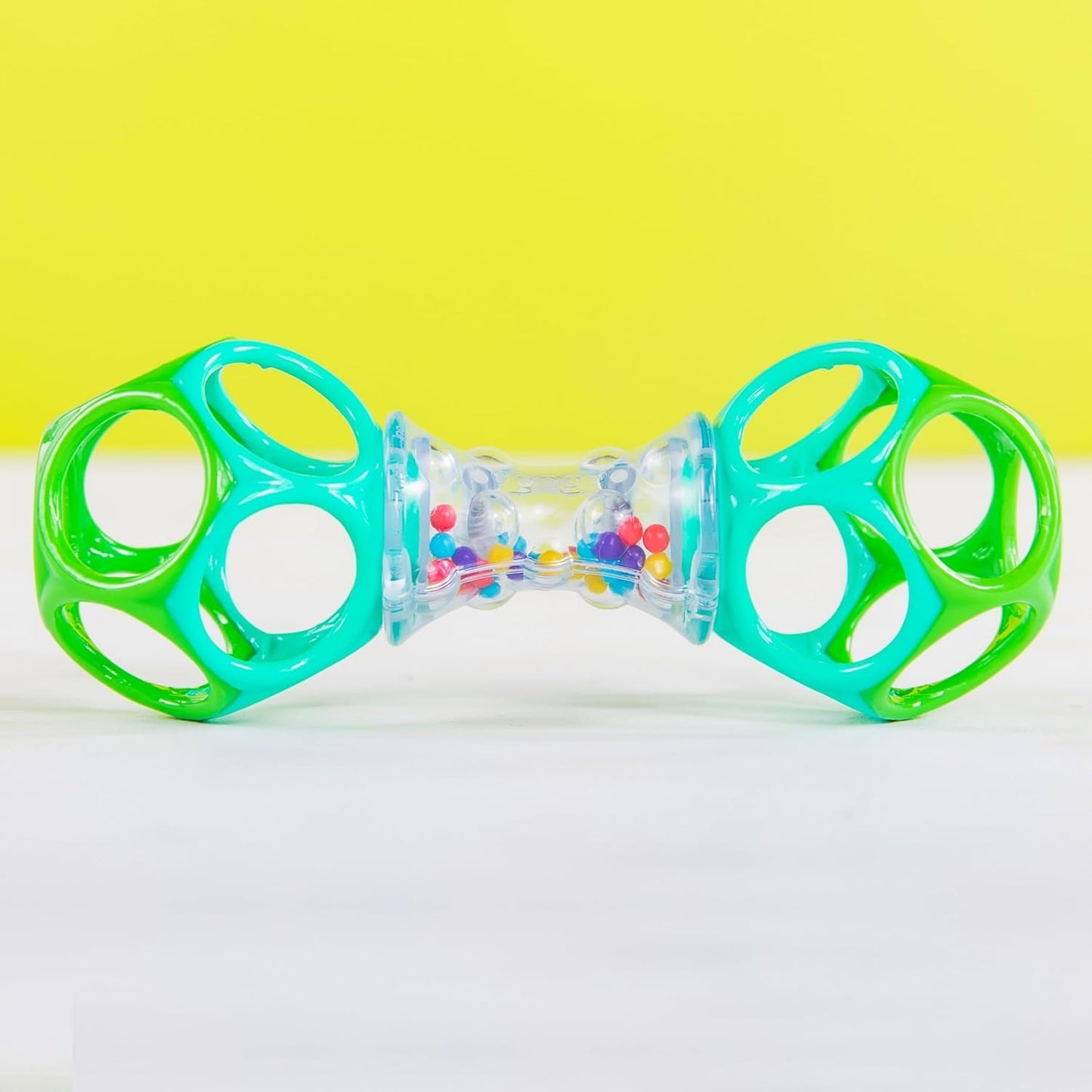 BRIGHT STARTS Oball Shaker hryzadlo s úchytom a hrkálkou 14,5 cm