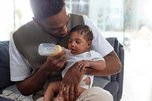 MEDELA SOFTCUP σίτιση με κουτάλι με μπουκάλι