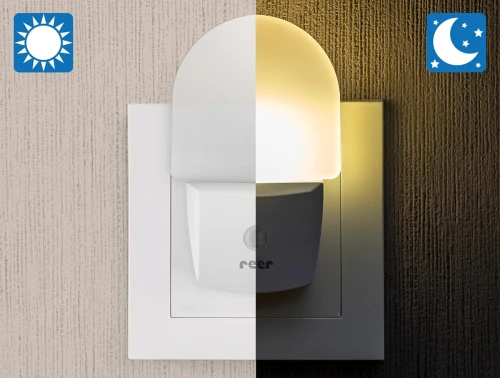 REER NightGuide νυχτερινό φωτάκι LED για πρίζα, αισθητήρας σκοταδιού 6 x 9,5 cm