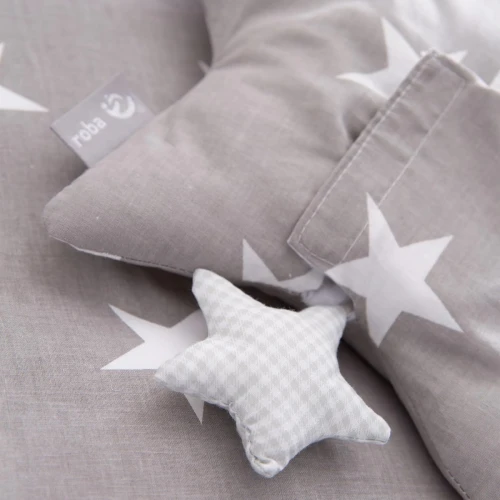 ROBA Little Stars κρεμαστό παιχνίδι με μουσικό κουτί για καρότσι και κρεβατάκι 27 x 27 cm