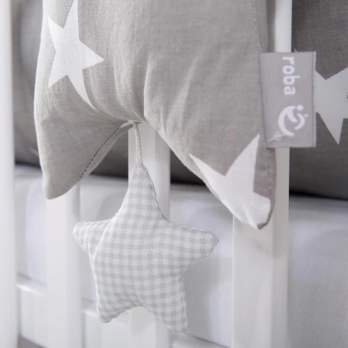ROBA Little Stars κρεμαστό παιχνίδι με μουσικό κουτί για καρότσι και κρεβατάκι 27 x 27 cm