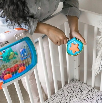 BABY EINSTEIN Θαλασσινά Όνειρα Κουρδιστό Παιχνίδι + Τηλεχειριστήριο